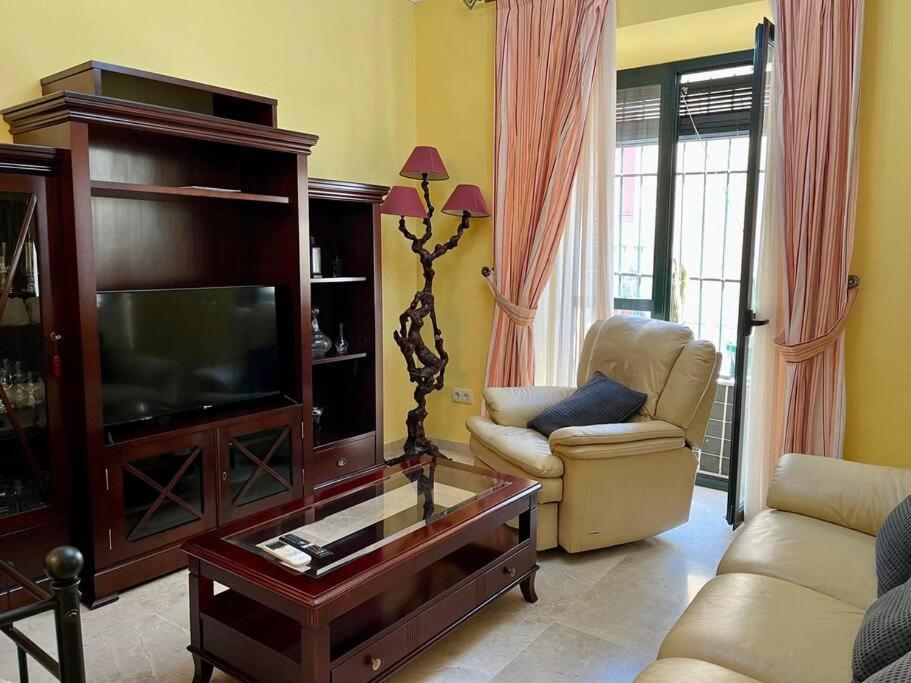 Apartamento Suite Alameda De Hercules Sevilha Exterior foto